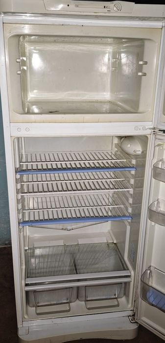 Холодильник Indesit
