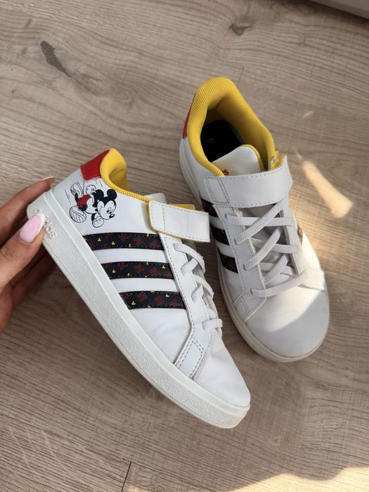 Adidas mickey mouse