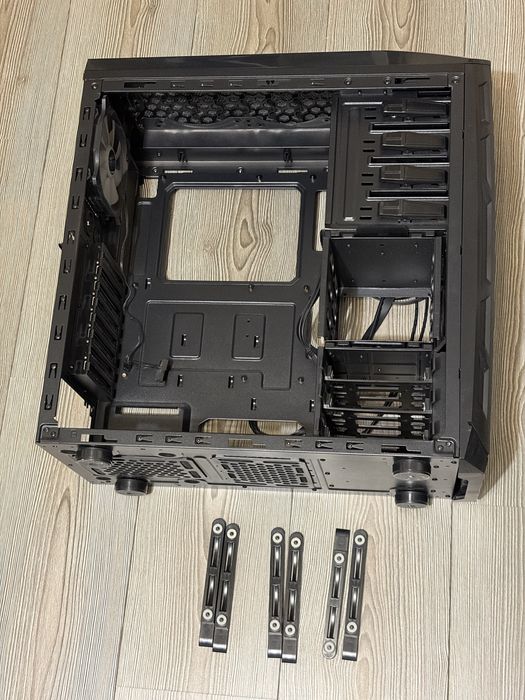 PC кутия Raidmax – ATX, 8+1 слота, 6 × 3.5" HDD