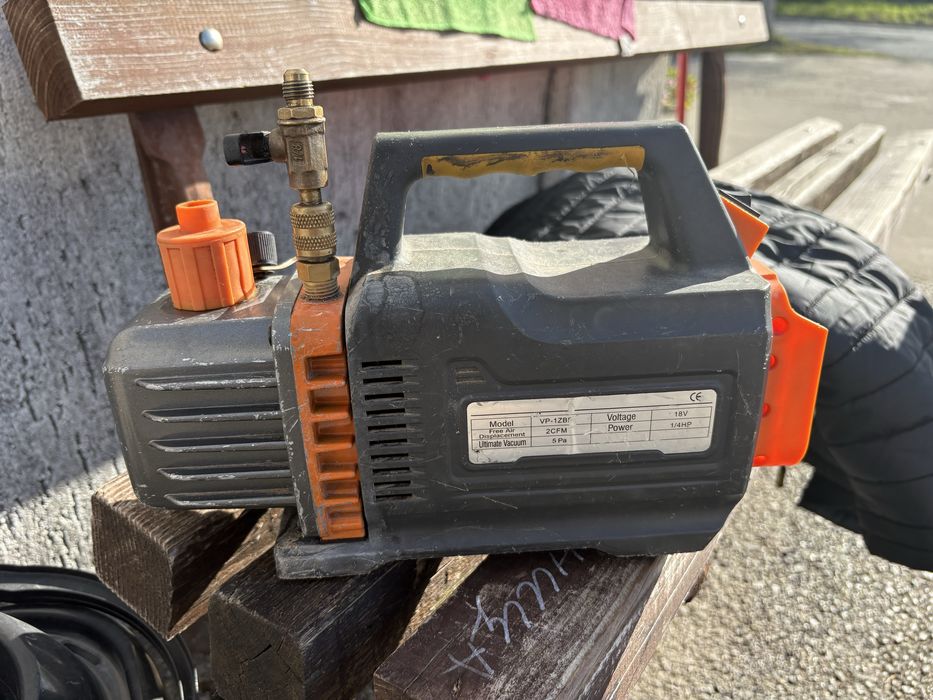 Вакум помпа 18v.  .