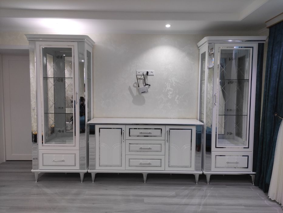 Пенал камод  встиле Хай-тэк