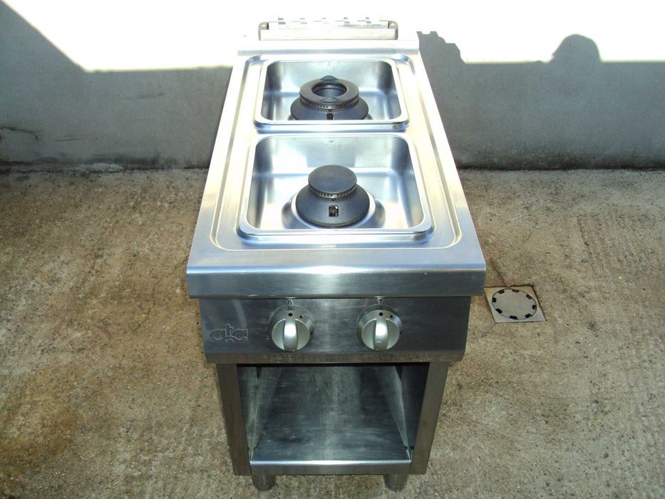 Професионален, италиански, газов котлон на база ,две горелки