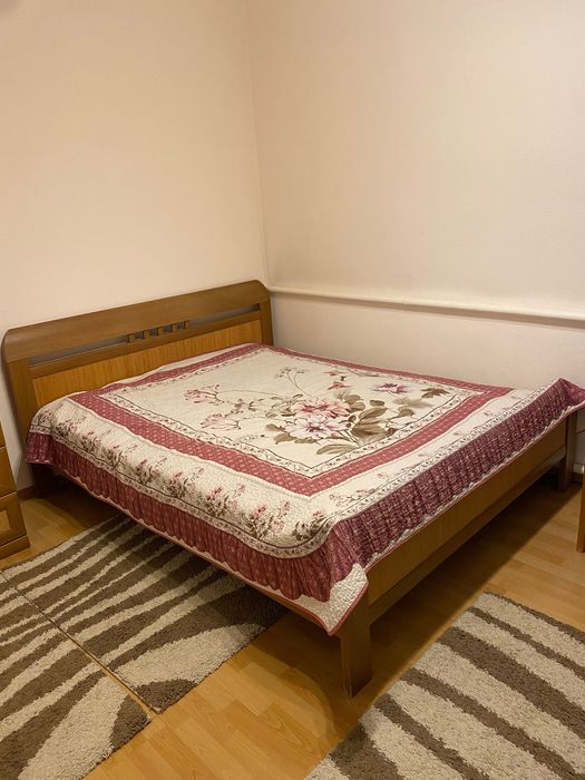 Двуспальная кровать