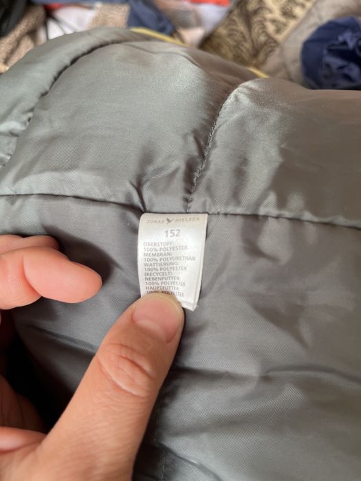 Продам куртку новую.