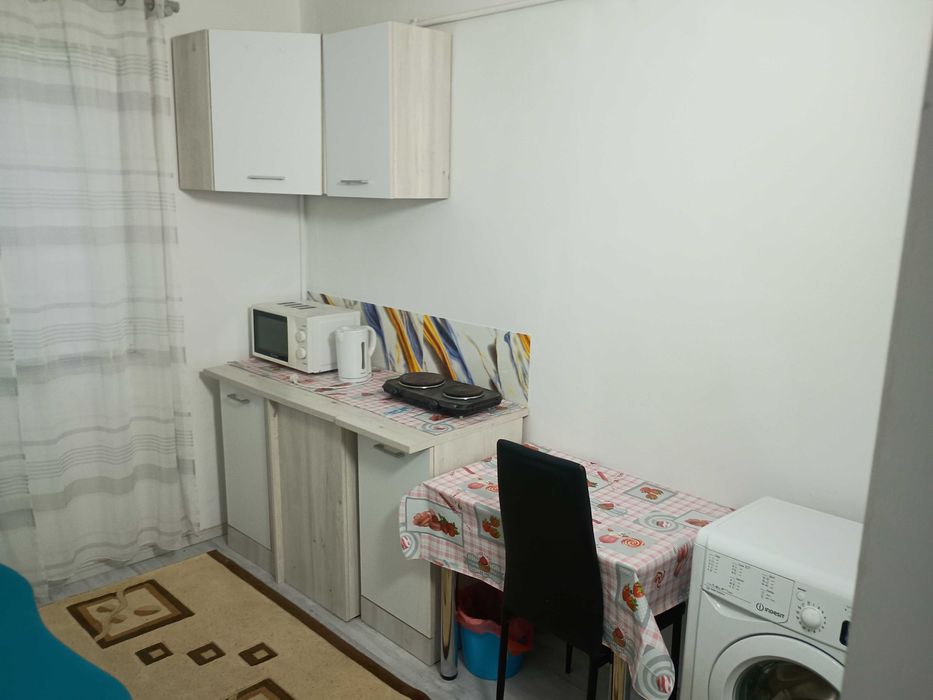 Inchiriez garsoniera zona vasile Arron