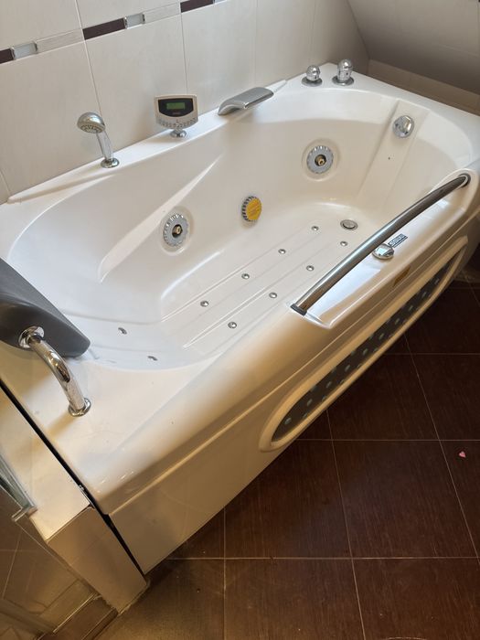 Прадавам вана с джакузи намира се в  Софея Младост 1 цена 50€