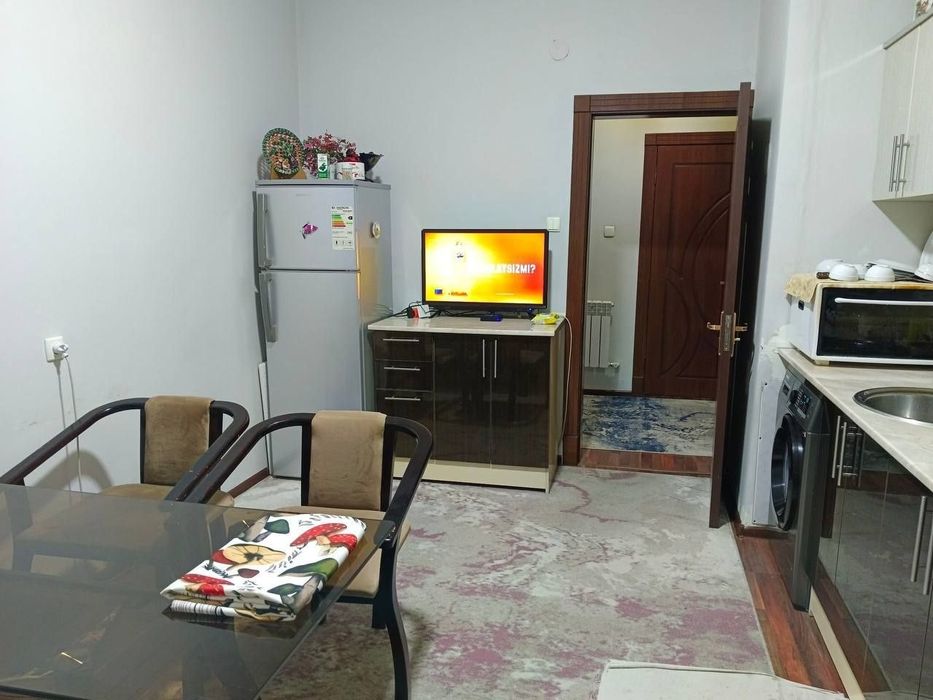 1 xona kvartira aremdaga beriladi metroga yaqin 150 y.e