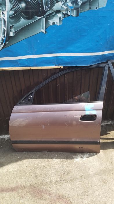 Передние Двери Тойота Карина Е.