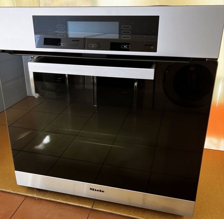 Фурна Miele с пиролиза , LCD дисплей , ЗА РЕМОНТ