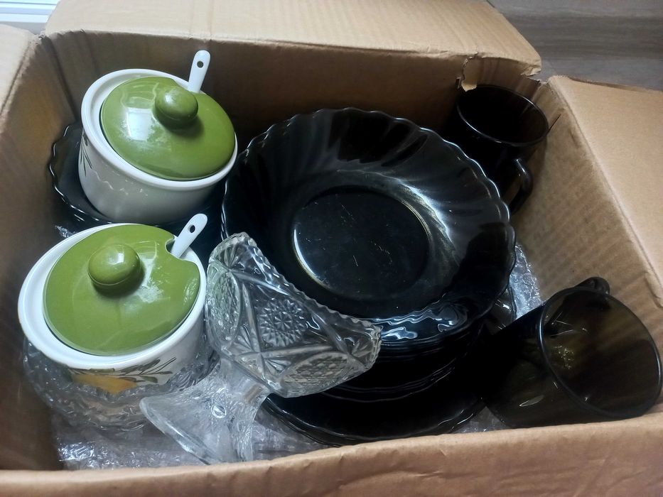 Набор посуды, тарелки