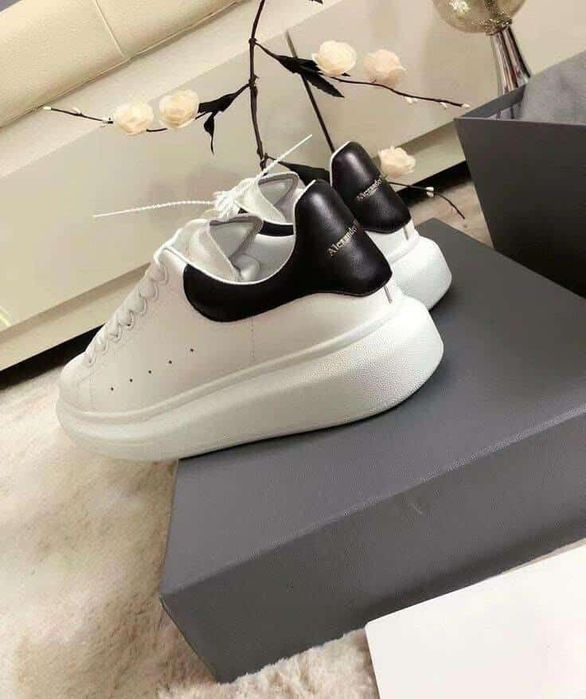 Adidași Mc Queen Alb și negru