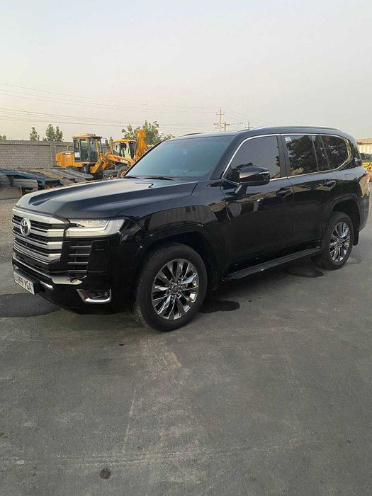 Продам TOYOTA LAND CRUISER 300 70 Anniversary 300ZI 2022г.