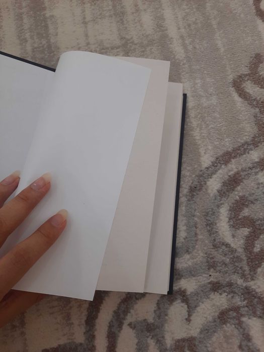Продаю книгу "Требуется приспешник"