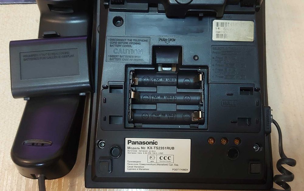 Проводной телефон Panasonic KX-TS2351RUB с определителем номера