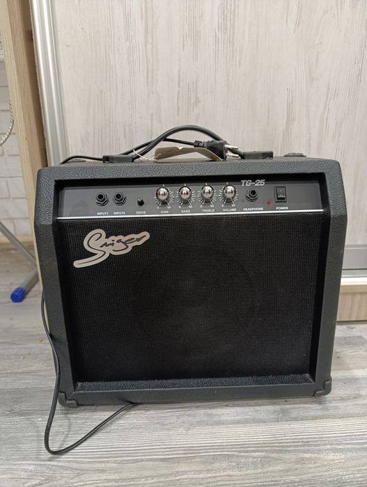 Гитара с комбоусилителем