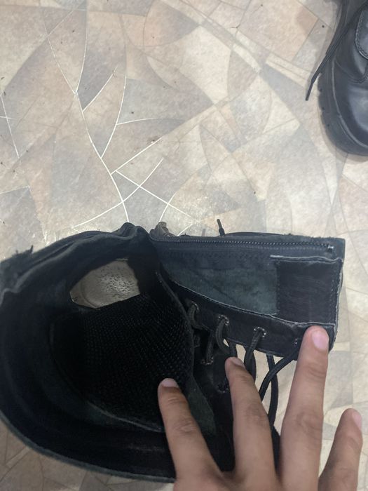 Продаю берцы всесезонные и зимние,форму военную,кепку,и ремень