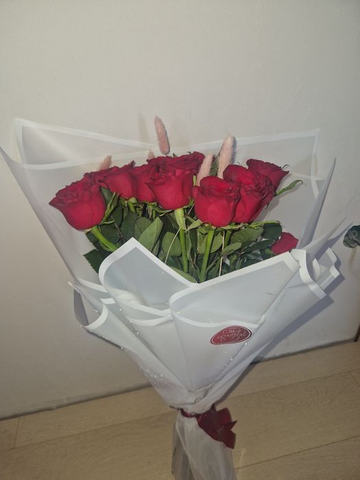 Қызыл раушан гүл букеті