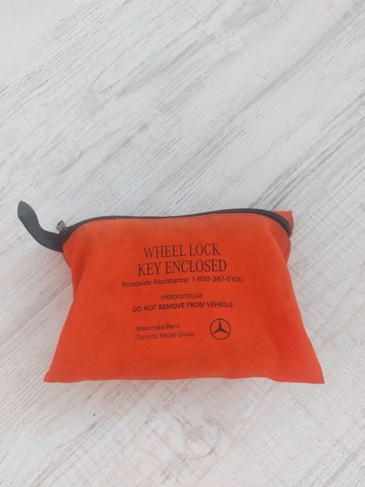 Продавам комплект секретни болтове за Mercedes w166 gle43 и др.