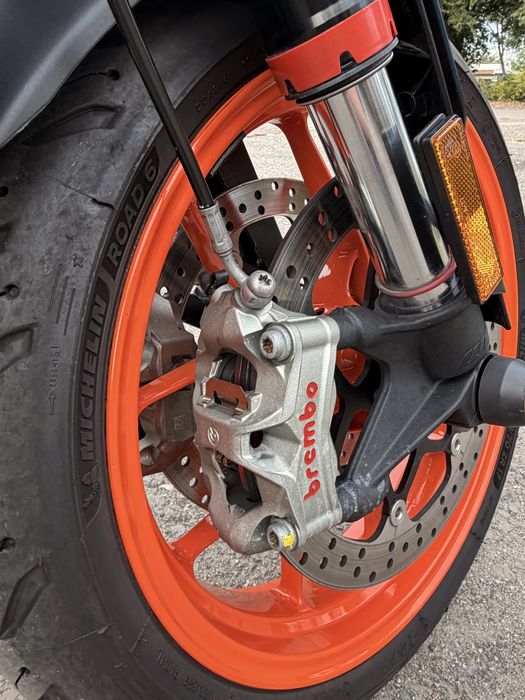 Vând KTM 890 Duke R (2023) – Full Extra / Tech Pack complet