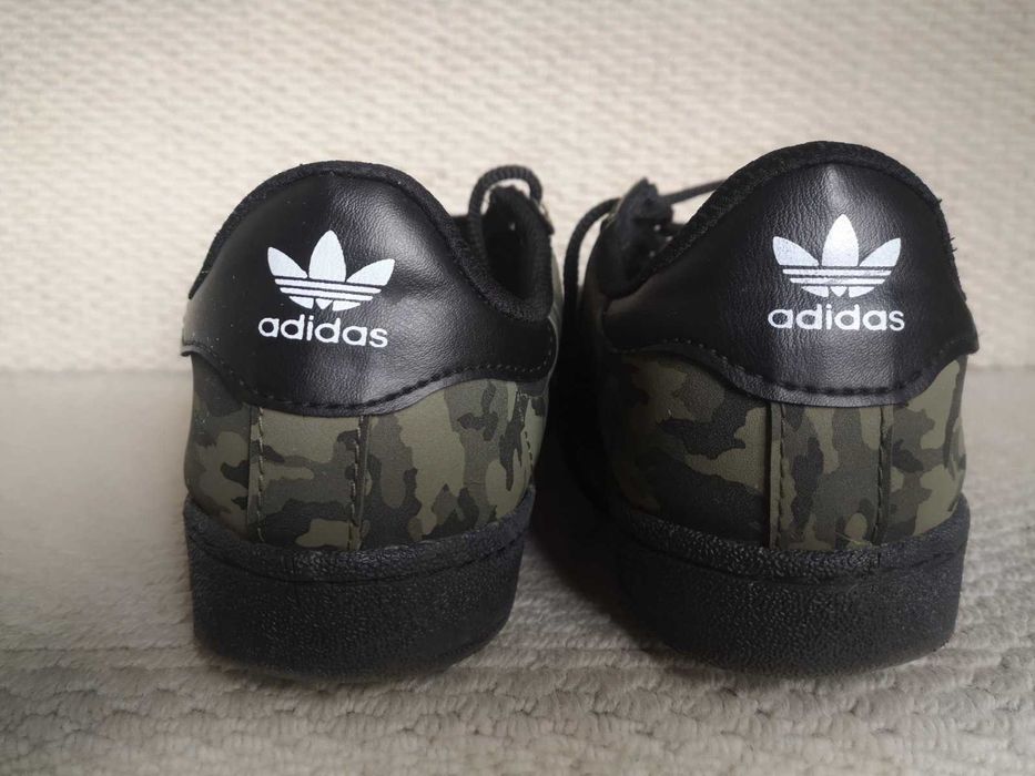 Маратонки адидас