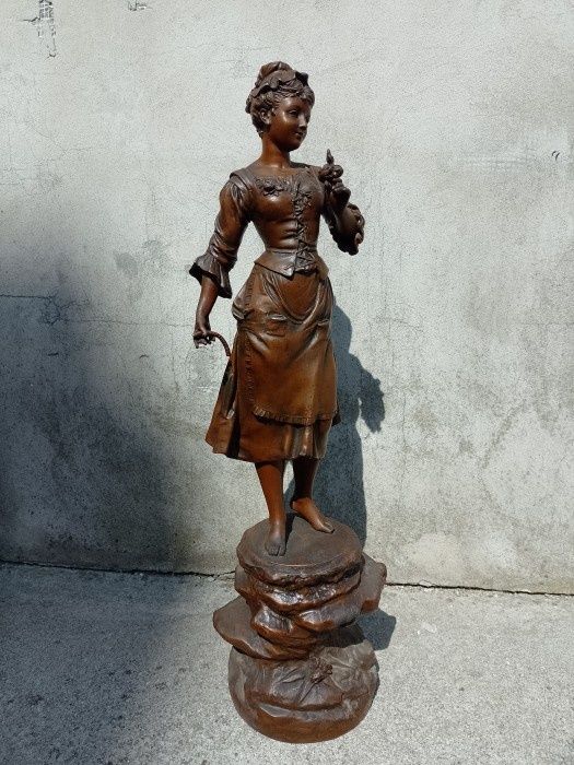 Sculpturi de dimensiuni mari din antimoniu