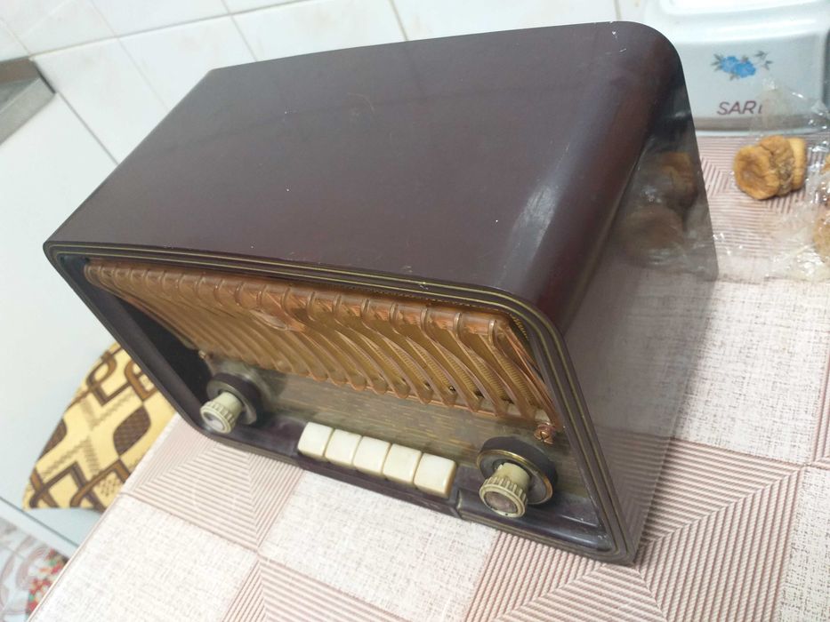Aparat de radio vechi, de colectie Philips, Philetta