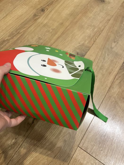 Новогодняя коробка с наполнителем