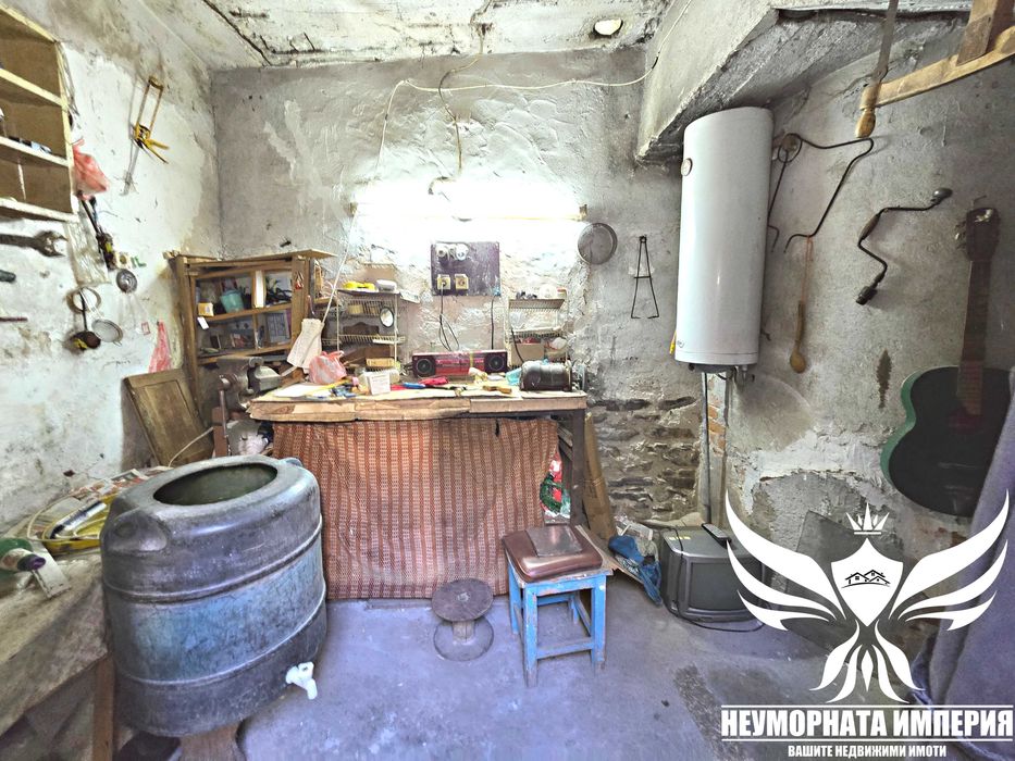 Продавам двуетажна къща РЗП 140кв. и 95кв.м. двор в гр.Асеновград