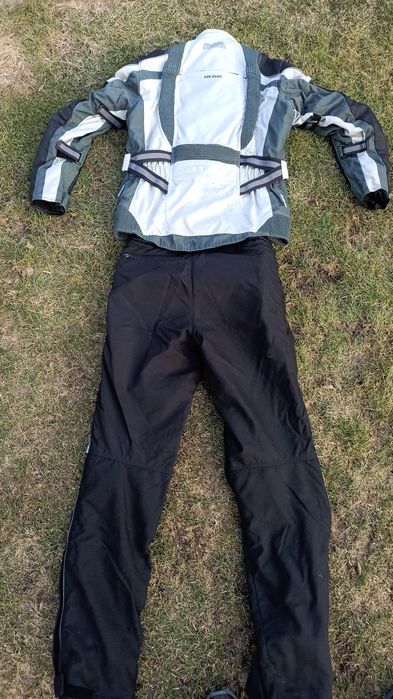 Vând costum moto Vanucci