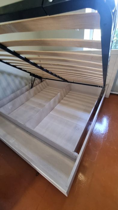 Продам кровать двух спальную