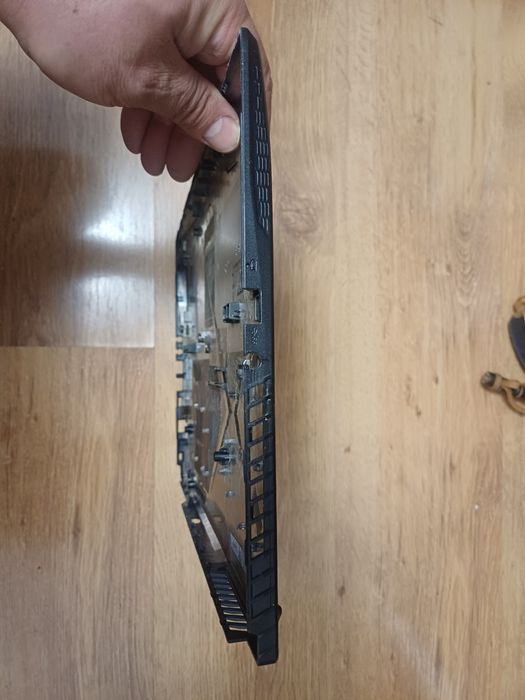 Bottom Case MSI MS-16R4  Carcasa Inferioara Neagra
Stare foarte buna