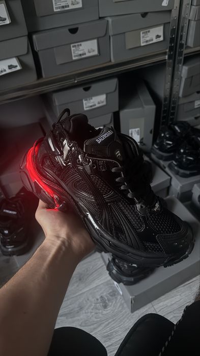 Balenciaga runner LED