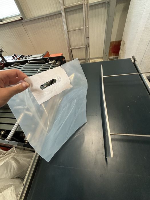 Машина лепачка за пликове