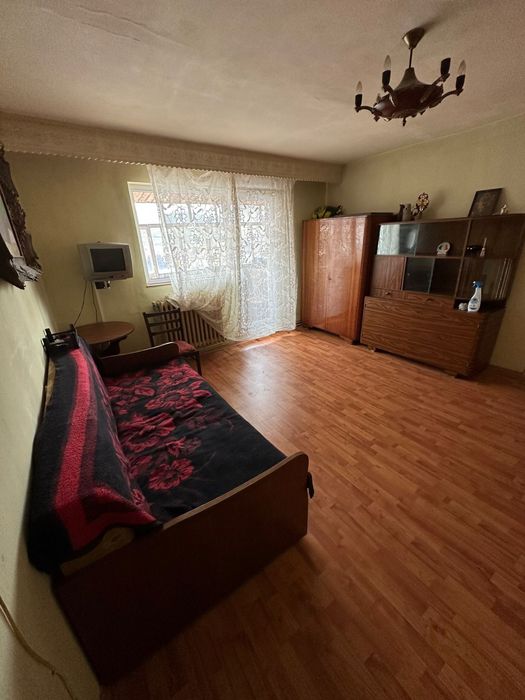 Vind apartament doua camere