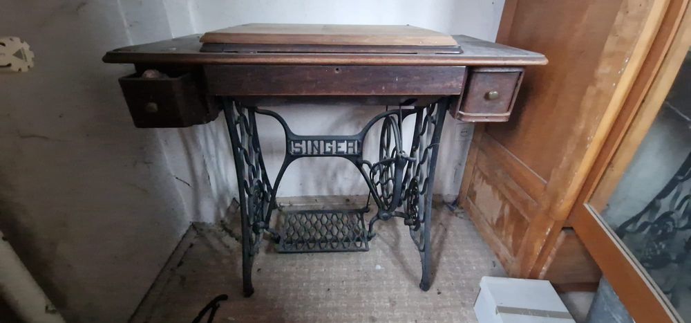 Masina de cusut Singer