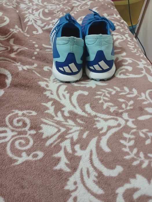 Футбольные кроссовһки Adidas Predator