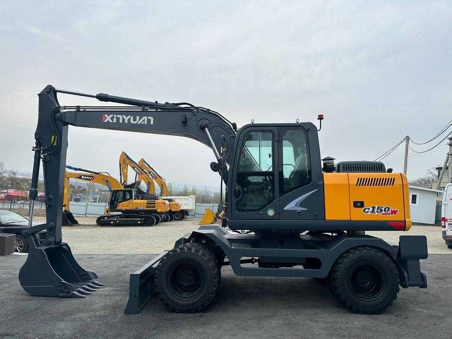 Колесный экскаватор XINYUAN C150W