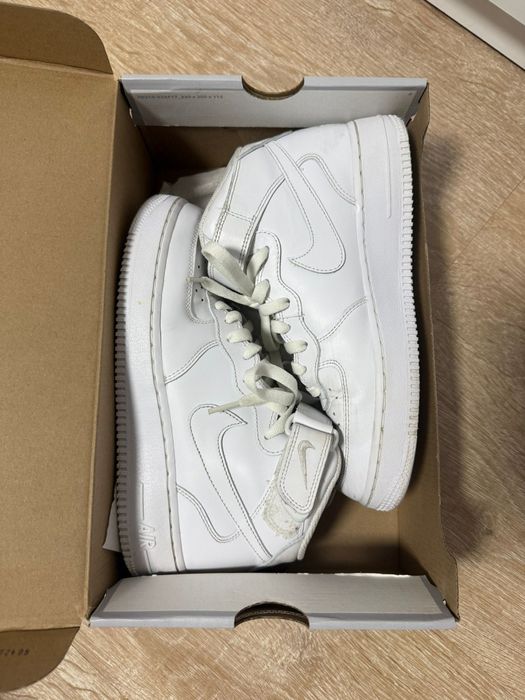 Sneakeri Nike Air Force 1 Mid.