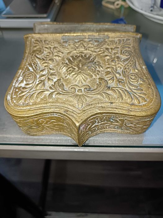 Продавам стар бронзов фишеклък