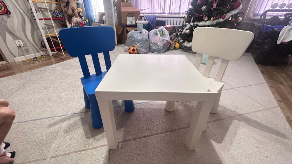 Стол детский ikea и 2 стула