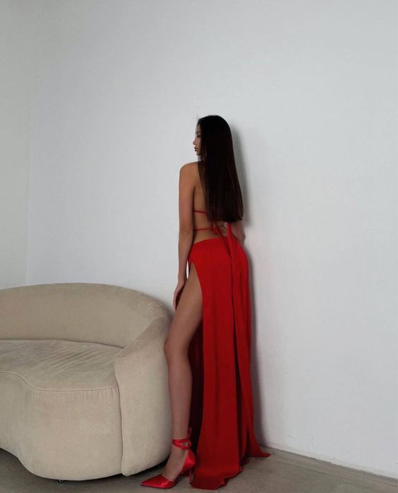 Красное вечернее платье