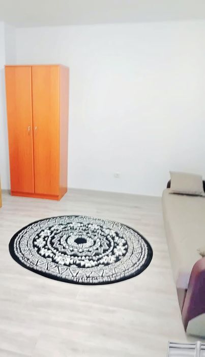 Ofer spre inchiriere garsoniera simpla
