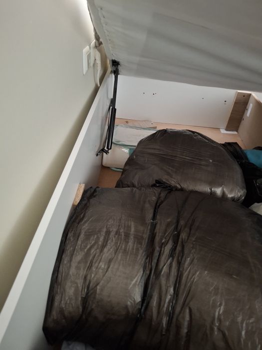 Продавам  спалня 160 х 200см. без матрака