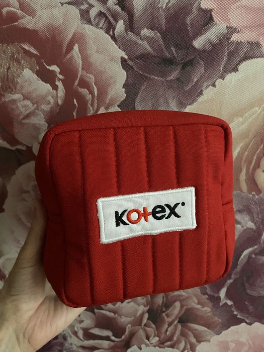 Продам косметичку новая