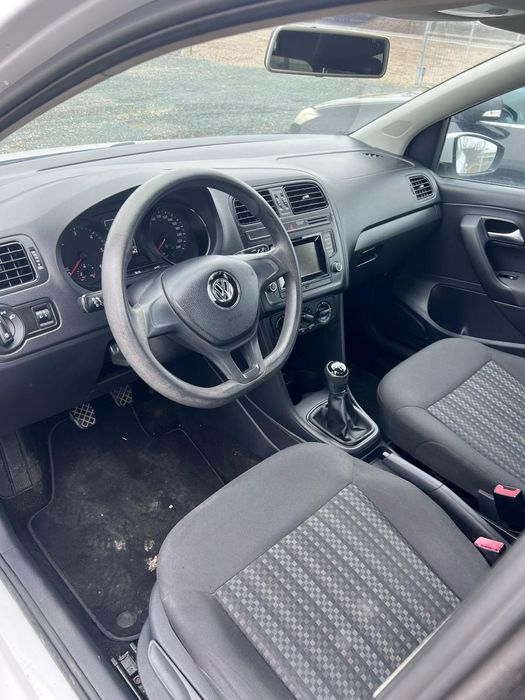 VW POLO, AN 2015