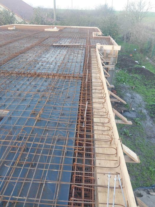 Echipă cu experiență în construcții civile și industriale.