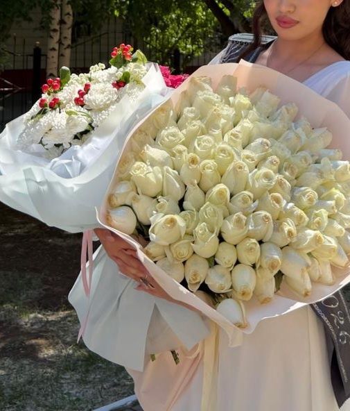 Букет продам второй в подарок 101 роза 60см