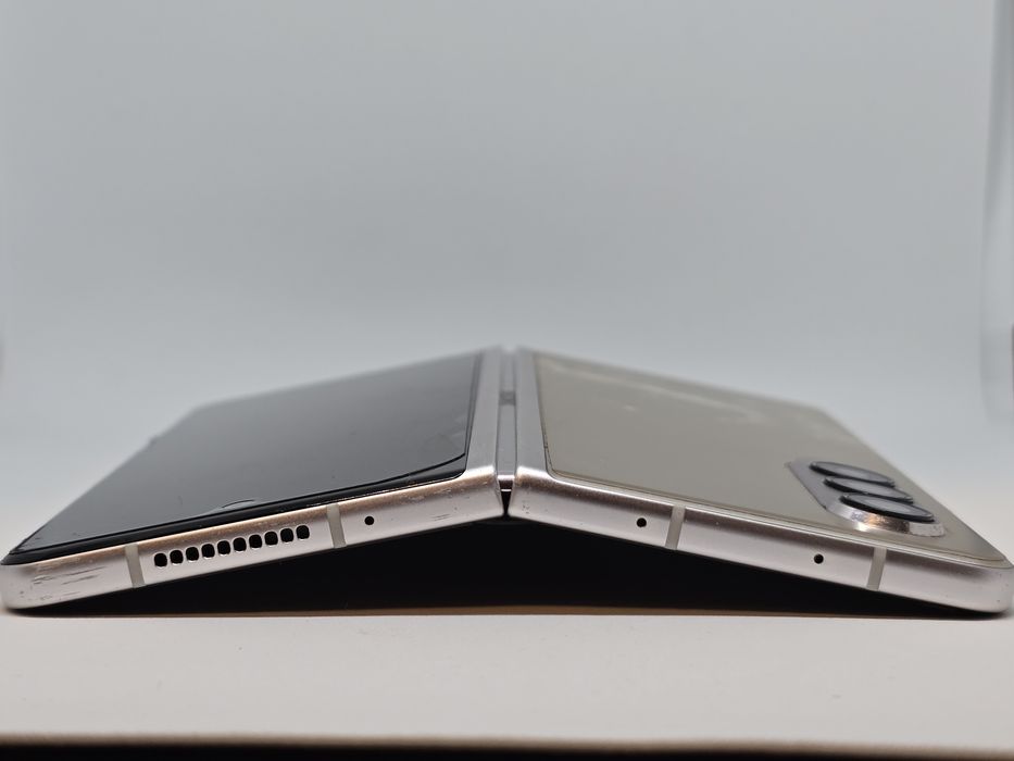 Samsung Galaxy Z Fold 3