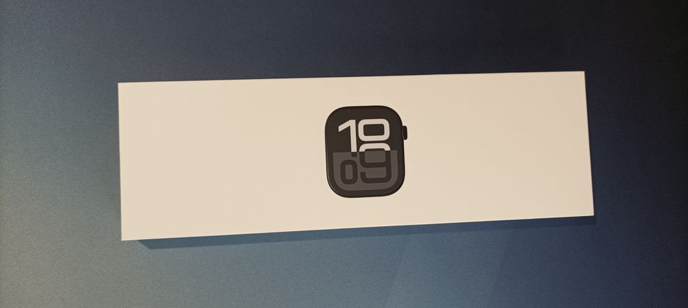 НОВ смарт часовник  | Apple Watch Series 10 – Jet Black, 42 мм, алумин