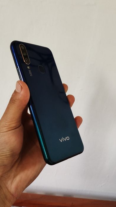 VIVO 1904 телефон